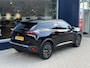Peugeot e-2008 EV GT Pack 136 PK | Schuif-Kanteldak | Stoelverwarming | FULL LED koplampen | Achteruitrij-Camera | Adaptieve Cruisecontrol |  Alcantara Bekleding |  Navigatie en Apple caprplay en Android auto |