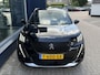 Peugeot e-2008 EV GT Pack 136 PK | Schuif-Kanteldak | Stoelverwarming | FULL LED koplampen | Achteruitrij-Camera | Adaptieve Cruisecontrol |  Alcantara Bekleding |  Navigatie en Apple caprplay en Android auto |