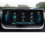 Peugeot e-2008 EV GT Pack 136 PK | Schuif-Kanteldak | Stoelverwarming | FULL LED koplampen | Achteruitrij-Camera | Adaptieve Cruisecontrol |  Alcantara Bekleding |  Navigatie en Apple caprplay en Android auto |