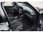 Peugeot e-2008 EV GT Pack 136 PK | Schuif-Kanteldak | Stoelverwarming | FULL LED koplampen | Achteruitrij-Camera | Adaptieve Cruisecontrol |  Alcantara Bekleding |  Navigatie en Apple caprplay en Android auto |