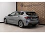 BMW 1-Serie 120i HYBRID NW MODEL *Sportpakket* Sportleder/Navi/Camera/Apple Carplay