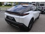 Toyota C-HR / C-HR+ EXECUTIVE AWD 77KWH NIEUW&DIRECT LEVERBAAR! PANODAK BLIND-SPOT P-SENSOREN 360°CAMERA STOEL/STUURVERW. WARMTEPOMP EL-ACHTERKLEP