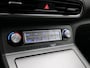 Hyundai Kona Electric EV Fashion 39 kWh / SOH 99,2% / Warmtepomp / Adaptieve Cruise / HUD / Camera / Parkeersensoren / Dodehoek Detectie / Navigatie / Apple Carplay / NL- Auto / Dealer Onderhouden / Fabrieksgarantie tot 13-02-2028 /