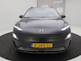 Hyundai Kona Electric EV Fashion 39 kWh / SOH 99,2% / Warmtepomp / Adaptieve Cruise / HUD / Camera / Parkeersensoren / Dodehoek Detectie / Navigatie / Apple Carplay / NL- Auto / Dealer Onderhouden / Fabrieksgarantie tot 13-02-2028 /