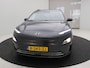 Hyundai Kona Electric EV Fashion 39 kWh / SOH 99,2% / Warmtepomp / Adaptieve Cruise / HUD / Camera / Parkeersensoren / Dodehoek Detectie / Navigatie / Apple Carplay / NL- Auto / Dealer Onderhouden / Fabrieksgarantie tot 13-02-2028 /