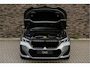 BMW X1 xDrive30e | M-Sport | Live Cockpit | Panorama | Leder/Alcantara | Memory | H&K | ACC | Trekhaak | 20"LM | Frozen Pure Grey