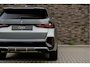 BMW X1 xDrive30e | M-Sport | Live Cockpit | Panorama | Leder/Alcantara | Memory | H&K | ACC | Trekhaak | 20"LM | Frozen Pure Grey