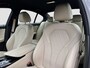 BMW 5-Serie 545e xDrive M-Sport | Trekhaak | 19 inch | Camera | ACC | Carplay | Dealer onderhouden | Stuurwiel verwarmd
