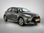Toyota Yaris 1.5 VVT-i Dynamic | Dealer onderhouden | Navigatie | Trekhaak afneembaar | Airco | Achteruitrijcamera | Apple CarPlay/Android Auto | Cruise Control Adaptive | Leseman opg 11-7