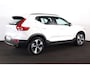 Volvo XC40 B4 Plus Dark - IntelliSafe Assist & Surround - Harman/Kardon audio - Parkeercamera achter - Verwarmde voorstoelen & stuur - Parkeersensoren voor & achter - Elektr. bedienb. voorstoelen met geheugen links - Draadloze tel. lader - Inklapbare trekhaak - 19' LMV