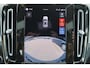 Volvo XC40 B4 Plus Dark - IntelliSafe Assist & Surround - Harman/Kardon audio - Parkeercamera achter - Verwarmde voorstoelen & stuur - Parkeersensoren voor & achter - Elektr. bedienb. voorstoelen met geheugen links - Draadloze tel. lader - Inklapbare trekhaak - 19' LMV