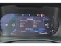 Volvo XC40 B4 Plus Dark - IntelliSafe Assist & Surround - Harman/Kardon audio - Parkeercamera achter - Verwarmde voorstoelen & stuur - Parkeersensoren voor & achter - Elektr. bedienb. voorstoelen met geheugen links - Draadloze tel. lader - Inklapbare trekhaak - 19' LMV
