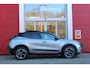 Alfa Romeo Junior ELETTRICA SPECIALE 156PK 54 kWh | "SABELT" SPORTSTOELEN ELEKTRISCH VERSTELBAAR MET LEDEREN/ALCANTARA BEKLEDING | PANORAMISCH SCHUIF/KANTEL DAK | BICOLOR DAK (ZWART DAK) | WARMTEPOMP | TECHNOLOGIE PAKKET (O.A. FULL LED ADAPTIVE MATRIX KOPLAMPEN/DODEHOEK DETECTIE/DRAADLOZE TELEFOONLADER/ACHTERUITRIJ CAMERA/PARKEERSENSOREN VOOR, ACHTER,ZIJKANT) | DRAADLOZE APPLE CARPLAY/ANDROID AUTO | CLIMATE CONTROL | ELEKTRISCH BEDIENBARE ACHTERKLEP | STOEL VERWARMING | ELEKTRISCH BEDIENBARE VOORSTOEL | VERKEERSBORDEN HERKENNING | ADAPTIVE CRUISE CONTROL | KEYLESS ENTRY/START |
