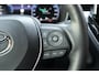 Toyota Corolla Cross Hybrid 140 Style Automaat | Premium Pack | Stoelverwarming voorstoelen | Stuurwielverwarming | Stoelbekleding van luxe stof antraciet met zwarte kunstlederen accenten | Parkeer- & manoeuvreerhulp d.