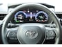 Toyota Corolla Cross Hybrid 140 Style Automaat | Premium Pack | Stoelverwarming voorstoelen | Stuurwielverwarming | Stoelbekleding van luxe stof antraciet met zwarte kunstlederen accenten | Parkeer- & manoeuvreerhulp d.