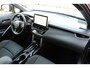 Toyota Corolla Cross Hybrid 140 Style Automaat | Premium Pack | Stoelverwarming voorstoelen | Stuurwielverwarming | Stoelbekleding van luxe stof antraciet met zwarte kunstlederen accenten | Parkeer- & manoeuvreerhulp d.