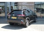 Toyota Corolla Cross Hybrid 140 Style Automaat | Premium Pack | Stoelverwarming voorstoelen | Stuurwielverwarming | Stoelbekleding van luxe stof antraciet met zwarte kunstlederen accenten | Parkeer- & manoeuvreerhulp d.