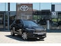 Toyota Corolla Cross Hybrid 140 Style Automaat | Premium Pack | Stoelverwarming voorstoelen | Stuurwielverwarming | Stoelbekleding van luxe stof antraciet met zwarte kunstlederen accenten | Parkeer- & manoeuvreerhulp d.