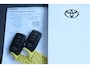 Toyota Corolla Cross Hybrid 140 Style Automaat | Premium Pack | Stoelverwarming voorstoelen | Stuurwielverwarming | Stoelbekleding van luxe stof antraciet met zwarte kunstlederen accenten | Parkeer- & manoeuvreerhulp d.