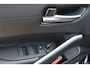 Toyota Corolla Cross Hybrid 140 Style Automaat | Premium Pack | Stoelverwarming voorstoelen | Stuurwielverwarming | Stoelbekleding van luxe stof antraciet met zwarte kunstlederen accenten | Parkeer- & manoeuvreerhulp d.