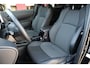 Toyota Corolla Cross Hybrid 140 Style Automaat | Premium Pack | Stoelverwarming voorstoelen | Stuurwielverwarming | Stoelbekleding van luxe stof antraciet met zwarte kunstlederen accenten | Parkeer- & manoeuvreerhulp d.