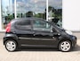 Peugeot 107 1.0-12V Black & Silver Airconditioning, Complete onderhoudshistorie, Leer/Alcantara bekleding, Lichtmetalen velgen.