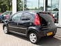 Peugeot 107 1.0-12V Black & Silver Airconditioning, Complete onderhoudshistorie, Leer/Alcantara bekleding, Lichtmetalen velgen.