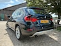 BMW X1 SDrive20i Upgrade Edition | Navi + Leder + Cruise Nu € 9.975,-!!!