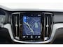 Volvo V60 2.0 T5 250pk Inscription | Apple carplay/Android auto | Trekhaak | HUD | Parkeercamera | Climate control | Stoel/Stuurverwarming | Lederen bekleding | Navigatie | Panoramadak | Cruise control Adaptief |