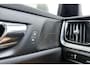 Volvo V60 2.0 T5 250pk Inscription | Apple carplay/Android auto | Trekhaak | HUD | Parkeercamera | Climate control | Stoel/Stuurverwarming | Lederen bekleding | Navigatie | Panoramadak | Cruise control Adaptief |