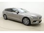 Volvo V60 2.0 T5 250pk Inscription | Apple carplay/Android auto | Trekhaak | HUD | Parkeercamera | Climate control | Stoel/Stuurverwarming | Lederen bekleding | Navigatie | Panoramadak | Cruise control Adaptief |