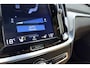 Volvo V60 2.0 T5 250pk Inscription | Apple carplay/Android auto | Trekhaak | HUD | Parkeercamera | Climate control | Stoel/Stuurverwarming | Lederen bekleding | Navigatie | Panoramadak | Cruise control Adaptief |
