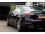 Maserati Ghibli 2.0 MHEV GranLusso*Perfect Maserati Onderh.*Softclose/Dubbel Glas/ACC met stuurhulp/H&K/DAB/Apple Carplay-Android/Keyless Entry+Go/Camera/Stoelverw./Stuurverw./Memorie/VOL*