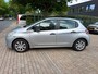 Peugeot 208 1.2 VTi Access 5 deurs, nette auto ( parkeer schadetje ) loopt, rijd, remt schakelt goed, geen storingen, meeneemprijs
