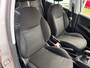 Peugeot 208 1.2 VTi Access 5 deurs, nette auto ( parkeer schadetje ) loopt, rijd, remt schakelt goed, geen storingen, meeneemprijs