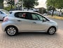 Peugeot 208 1.2 VTi Access 5 deurs, nette auto ( parkeer schadetje ) loopt, rijd, remt schakelt goed, geen storingen, meeneemprijs