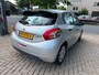 Peugeot 208 1.2 VTi Access 5 deurs, nette auto ( parkeer schadetje ) loopt, rijd, remt schakelt goed, geen storingen, meeneemprijs