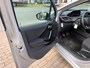 Peugeot 208 1.2 VTi Access 5 deurs, nette auto ( parkeer schadetje ) loopt, rijd, remt schakelt goed, geen storingen, meeneemprijs