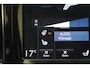 Volvo XC60 2.0 T8 Twin Engine AWD Momentum [Panoramadak Stoel- en stuurverwarming Leder Navi Apple / Android Climate]
