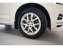 Volvo XC60 2.0 T8 Twin Engine AWD Momentum [Panoramadak Stoel- en stuurverwarming Leder Navi Apple / Android Climate]