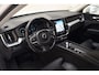Volvo XC60 2.0 T8 Twin Engine AWD Momentum [Panoramadak Stoel- en stuurverwarming Leder Navi Apple / Android Climate]