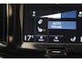 Volvo XC60 2.0 T8 Twin Engine AWD Momentum [Panoramadak Stoel- en stuurverwarming Leder Navi Apple / Android Climate]