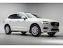Volvo XC60 2.0 T8 Twin Engine AWD Momentum [Panoramadak Stoel- en stuurverwarming Leder Navi Apple / Android Climate]