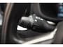 Volvo XC60 2.0 T8 Twin Engine AWD Momentum [Panoramadak Stoel- en stuurverwarming Leder Navi Apple / Android Climate]