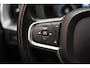 Volvo XC60 2.0 T8 Twin Engine AWD Momentum [Panoramadak Stoel- en stuurverwarming Leder Navi Apple / Android Climate]