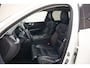 Volvo XC60 2.0 T8 Twin Engine AWD Momentum [Panoramadak Stoel- en stuurverwarming Leder Navi Apple / Android Climate]