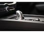 Volvo XC60 2.0 T8 Twin Engine AWD Momentum [Panoramadak Stoel- en stuurverwarming Leder Navi Apple / Android Climate]