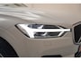 Volvo XC60 2.0 T8 Twin Engine AWD Momentum [Panoramadak Stoel- en stuurverwarming Leder Navi Apple / Android Climate]
