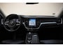 Volvo XC60 2.0 T8 Twin Engine AWD Momentum [Panoramadak Stoel- en stuurverwarming Leder Navi Apple / Android Climate]