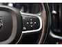 Volvo XC60 2.0 T8 Twin Engine AWD Momentum [Panoramadak Stoel- en stuurverwarming Leder Navi Apple / Android Climate]